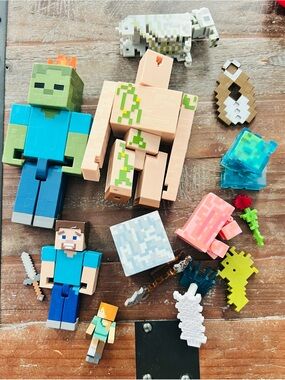 Minecraft Figure Toy Set in Green, Blue, Beige and Pink